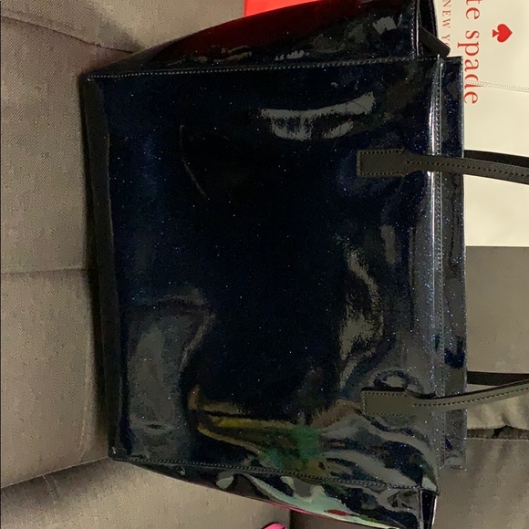 Authentic KATE SPADE-TADEN MAVIS STREET TOTE. - Picture 6 of 6